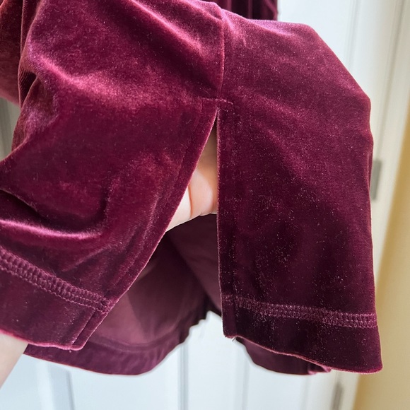 Velour, Denim & Company, Burgundy Tunic with Hood & Kangaroo pocket. - Picture 8 of 16